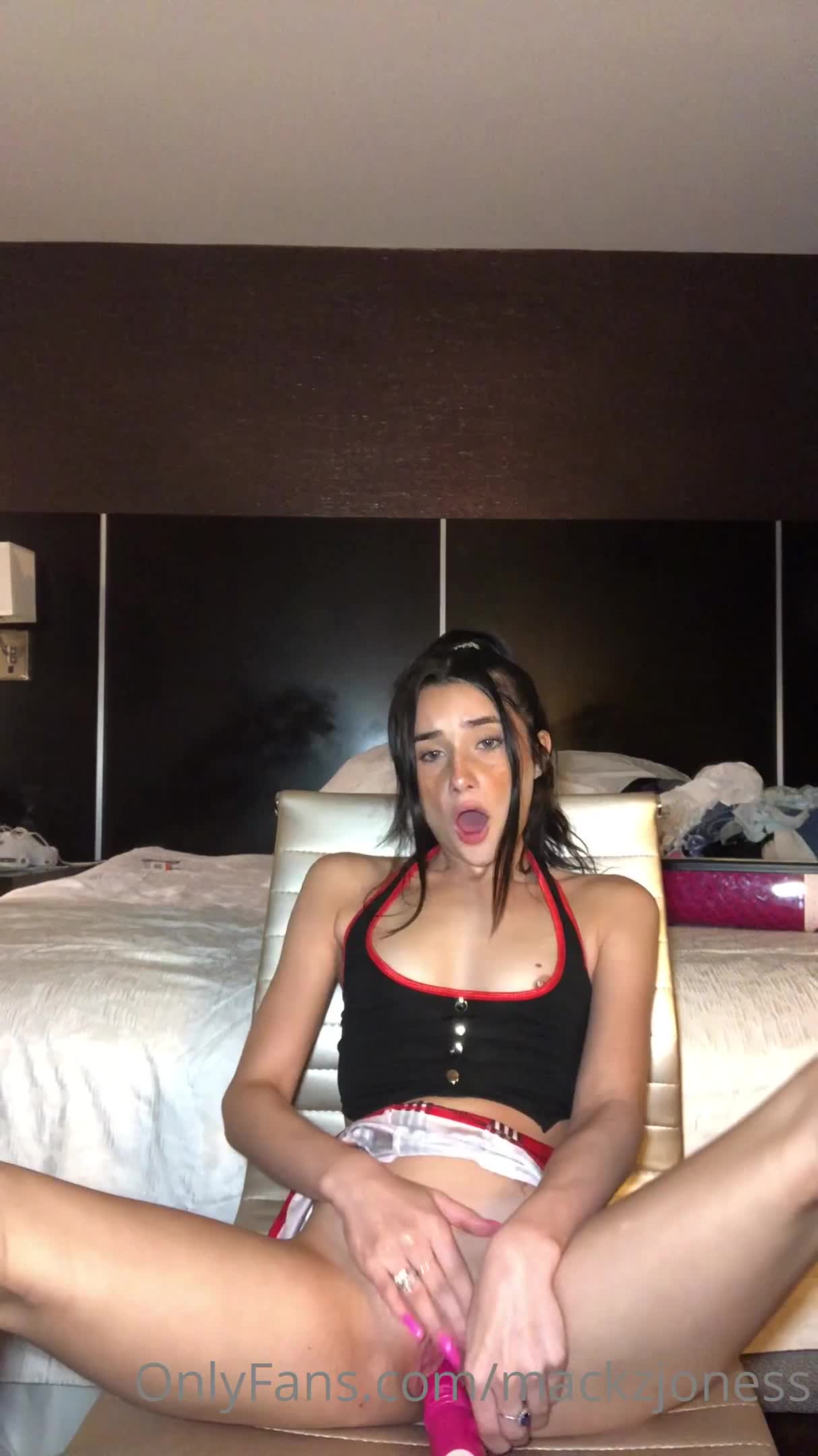 Mackenzie Jones身材火辣的雀斑大洋马onlyfans流出性爱视图合集【132v】 (128)