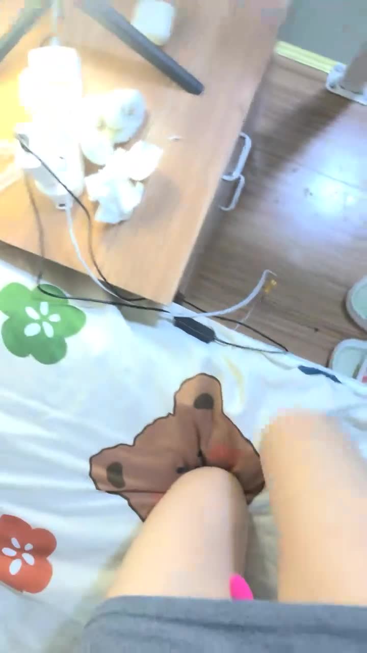 清纯校花学妹【藏娇闺女】宿舍偷播~沐浴道具抽插~激情啪啪【57V】 (9)