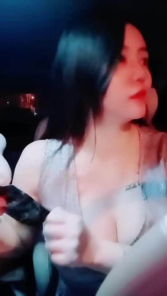 【雪儿老师】G奶滴滴女司姬~沟搭乘客~无套车震【29V】 (1)