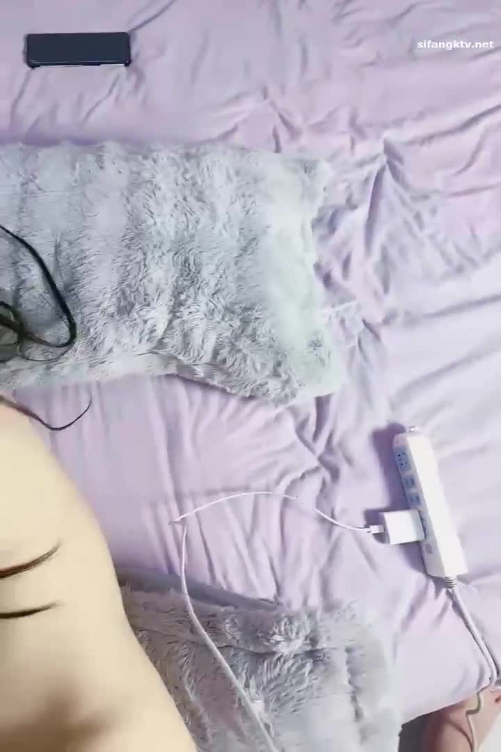 【䥣䥣䥣】幼齿~最近天天啪啪大秀~大屌无情狂插~内射【26V】 (25)