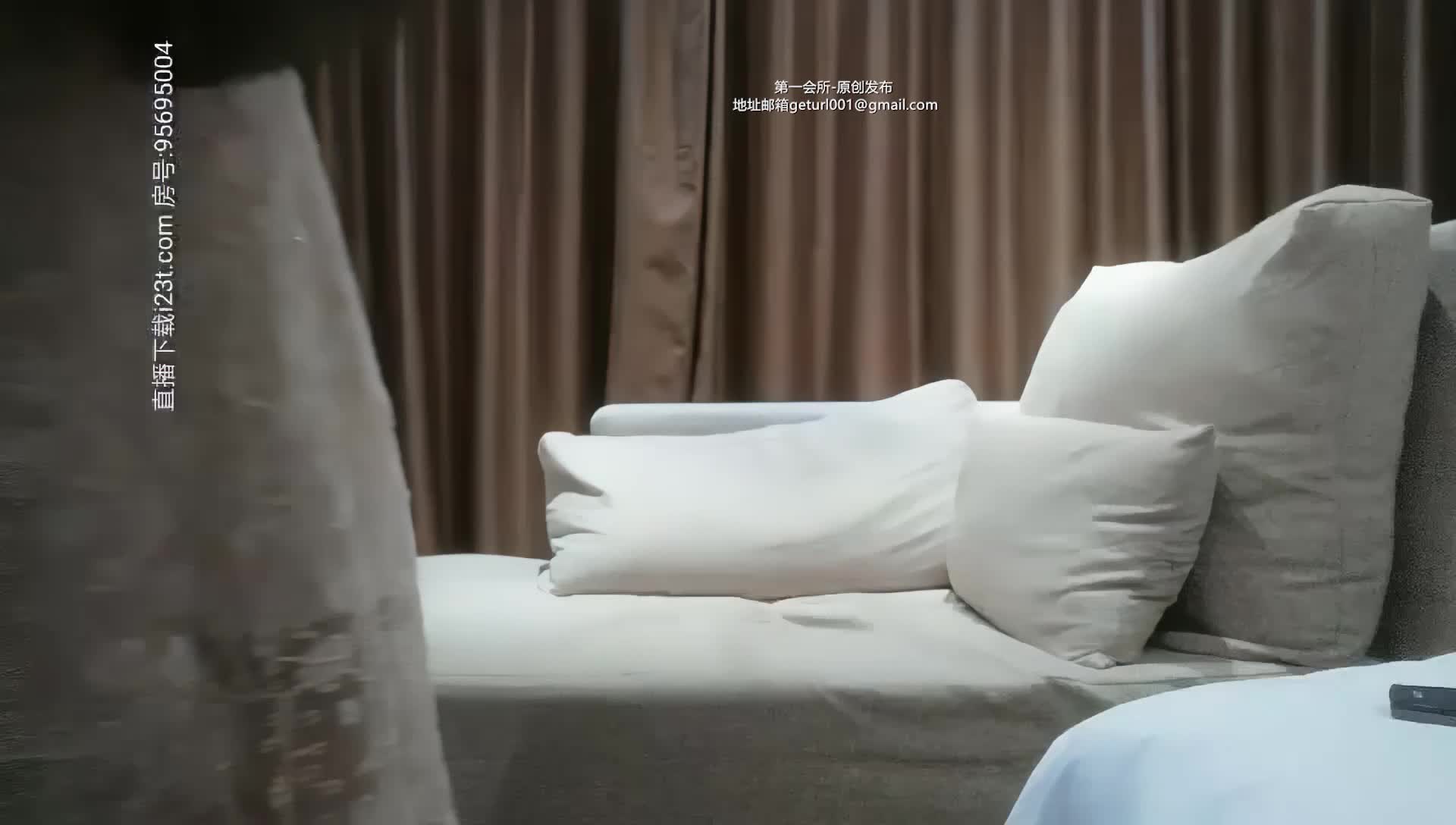 【AI高清画质2K修复】2020.8.6，【男爵全国探花】约了个丰满身材少妇，穿上连体网袜69口交舔逼骑乘猛操