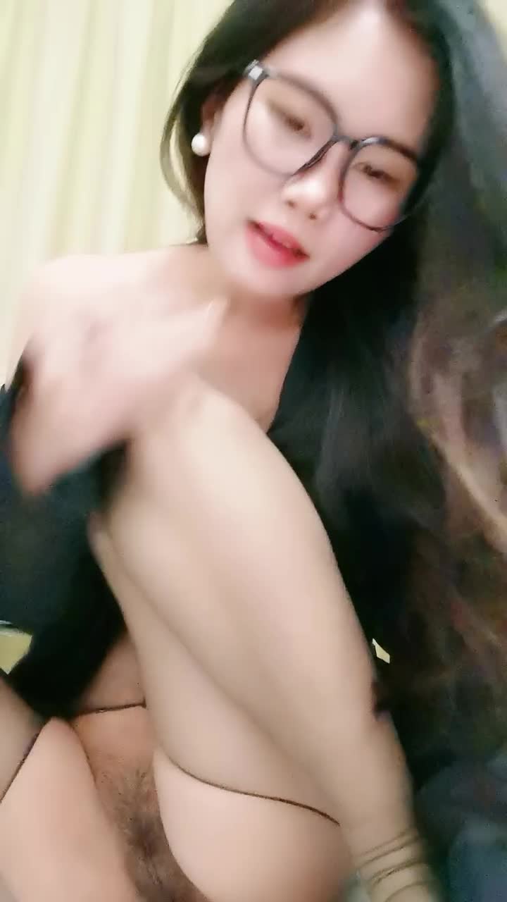 【椰子甜甜】超骚眼镜娘连体黑丝高跟插道具12月14-26【21V】 (19)