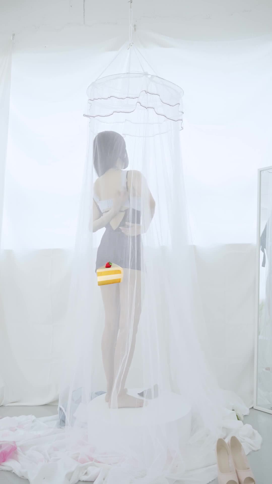 【LadyVella】 【solle21】抹油热舞 及付费大尺度福利合集【100 v】 (73)