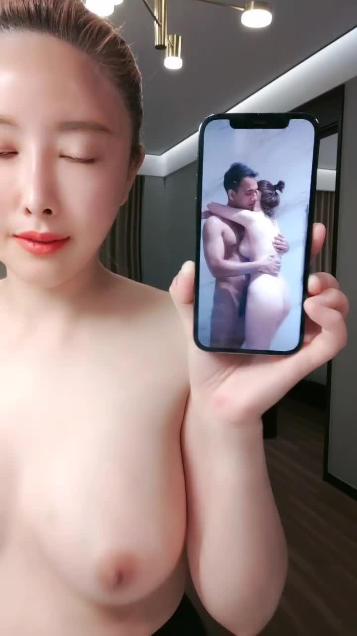 小模特彻底放飞【美乳模特】酒店约啪~口鸡深喉足交~爽~浪叫呻吟【12V】 (7)