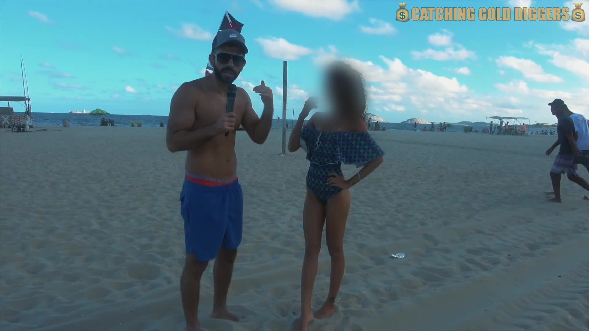 【自整理】欧美帅哥到街上搭讪路人美女，骗到家里来用大鸡巴给小姐姐疏通下水道！[104V]2 (51)