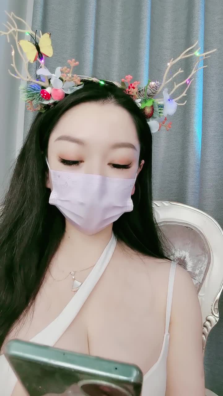 【纯约空姐微微】雪白大奶~诱惑满满【19V】 (15)