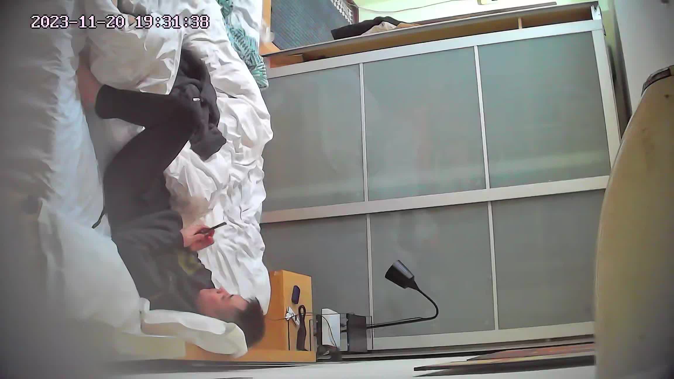 2023-11-23新流出酒店偷拍安防精品A罩杯女友也可以乳交