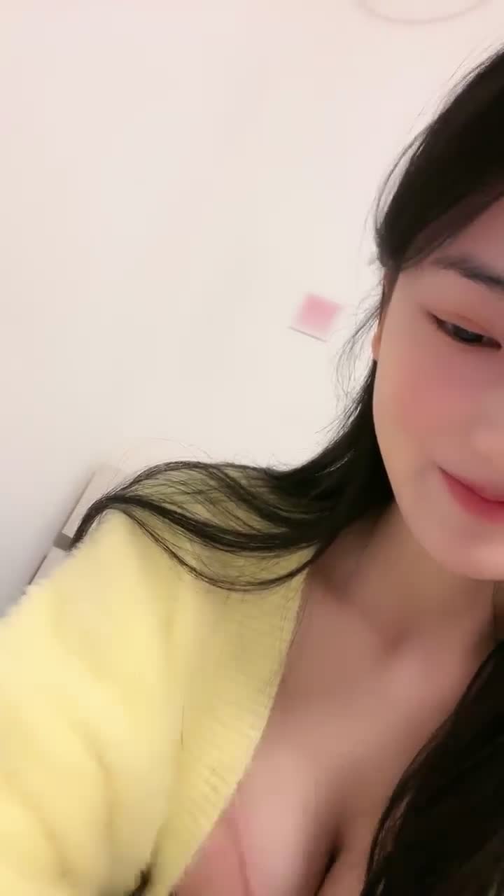 近期最美女神【菜菜不卖艺】娇嫩白虎~爆乳好坚挺【10V】 (10)