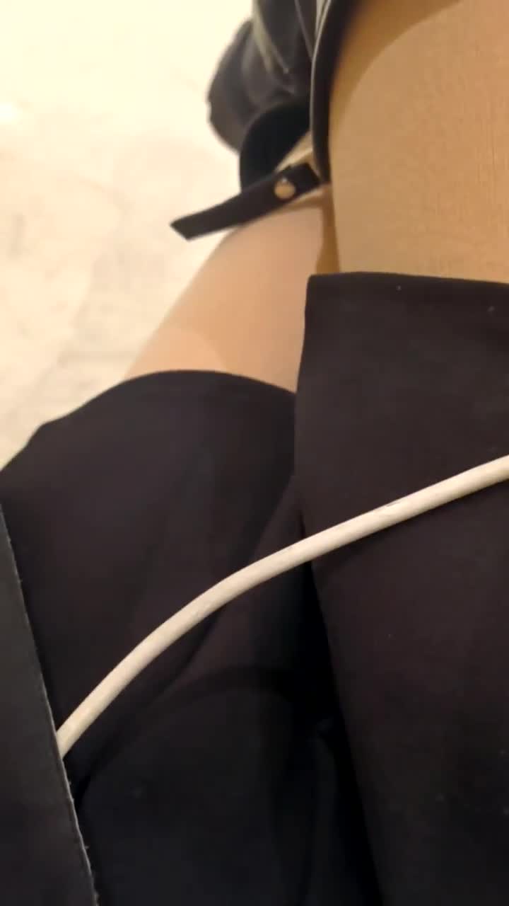 【御姐爱深喉】丝袜裸空装~商场跳蛋~自慰喷水[13v] (9)