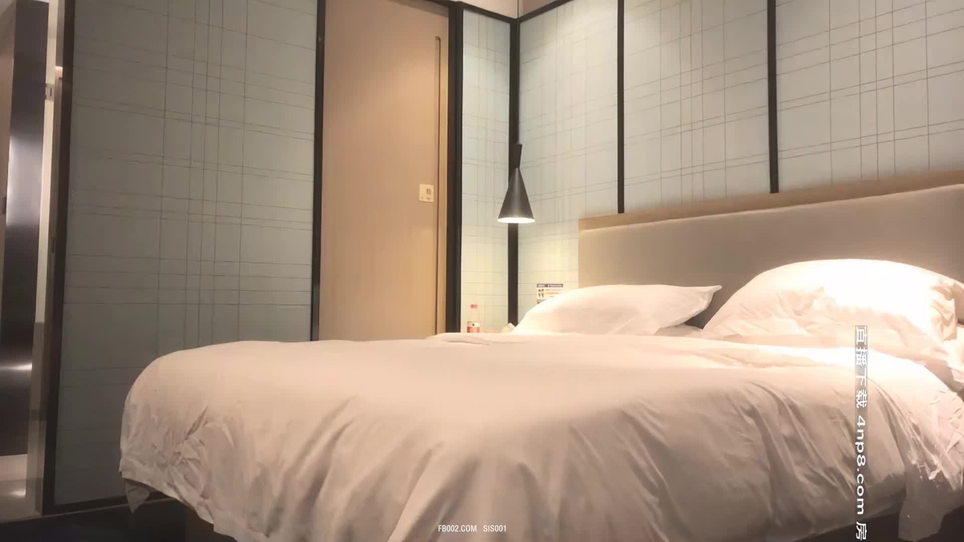 【AI高清2K修复】2020.10.11【横扫全国外围】约了个黑色卫衣长腿妹子啪啪，舌吻调情一番再到床上骑乘大力猛操