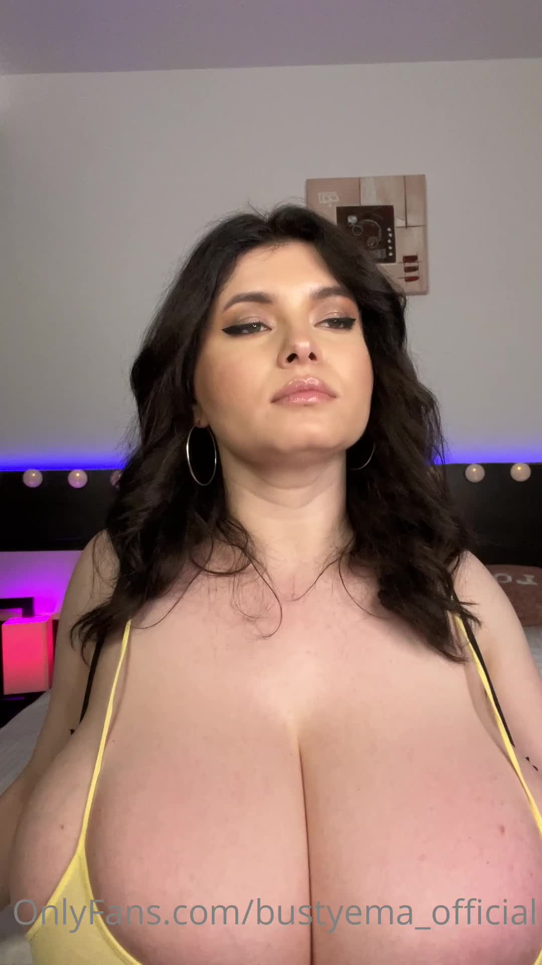 onlyfans-用奶子砸死我吧！【bustyema】G奶巨乳 乳摇自慰诱惑【301v】 (167)