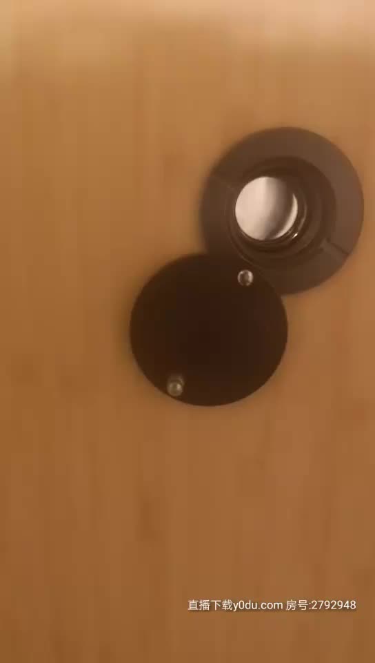 横扫全国外围约了个牛仔裙萌妹子，坐在身材摸奶调情镜头前口交特写，骑乘侧入大力猛操呻吟