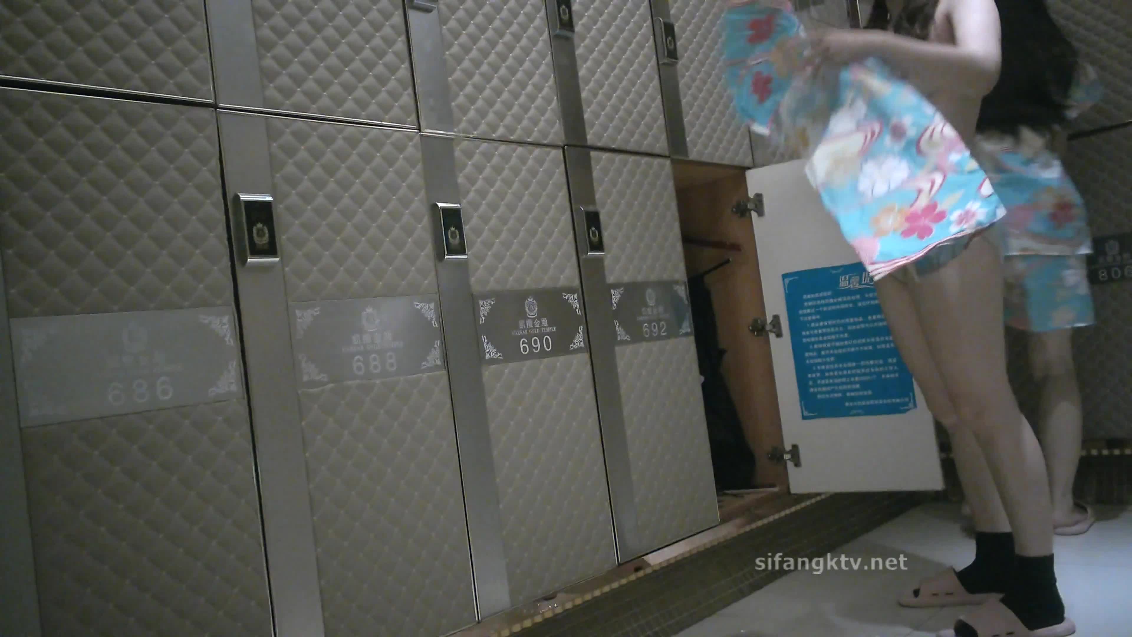 新场景 国内某温泉会所偷拍换衣 美女如云30【27V】 (24)