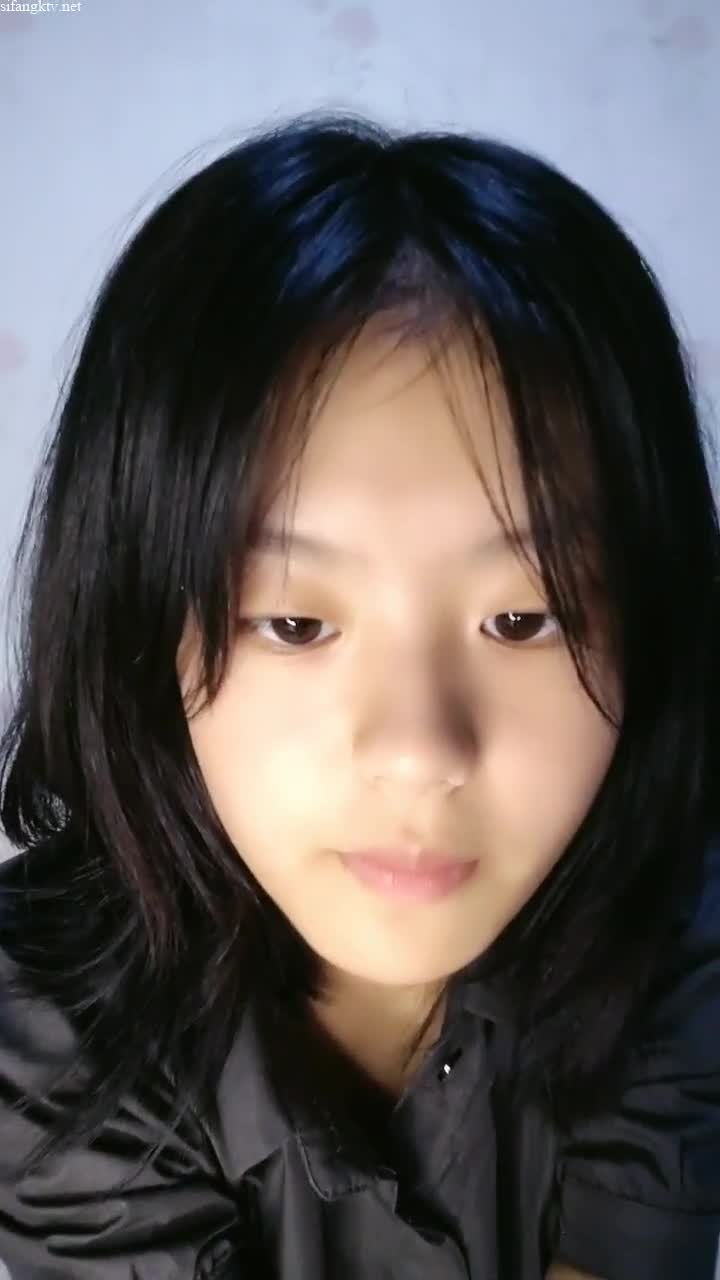 【小萝莉依琳】好嫩好水灵~被窝里一个人的快乐小游戏~双马尾女仆装~多种造型【16V】 (16)