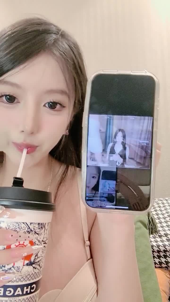 【AI老婆】极品颜值~骚脚骚话勾引~大奶长腿【21V】 (17)