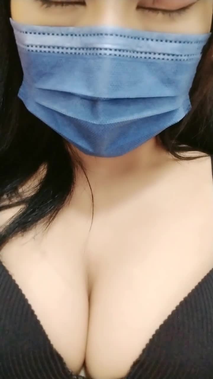 【甜雨妹妹】巨乳美穴~热舞扒B道具自慰~潮喷如瀑 更新至11月底【32v】 (7)