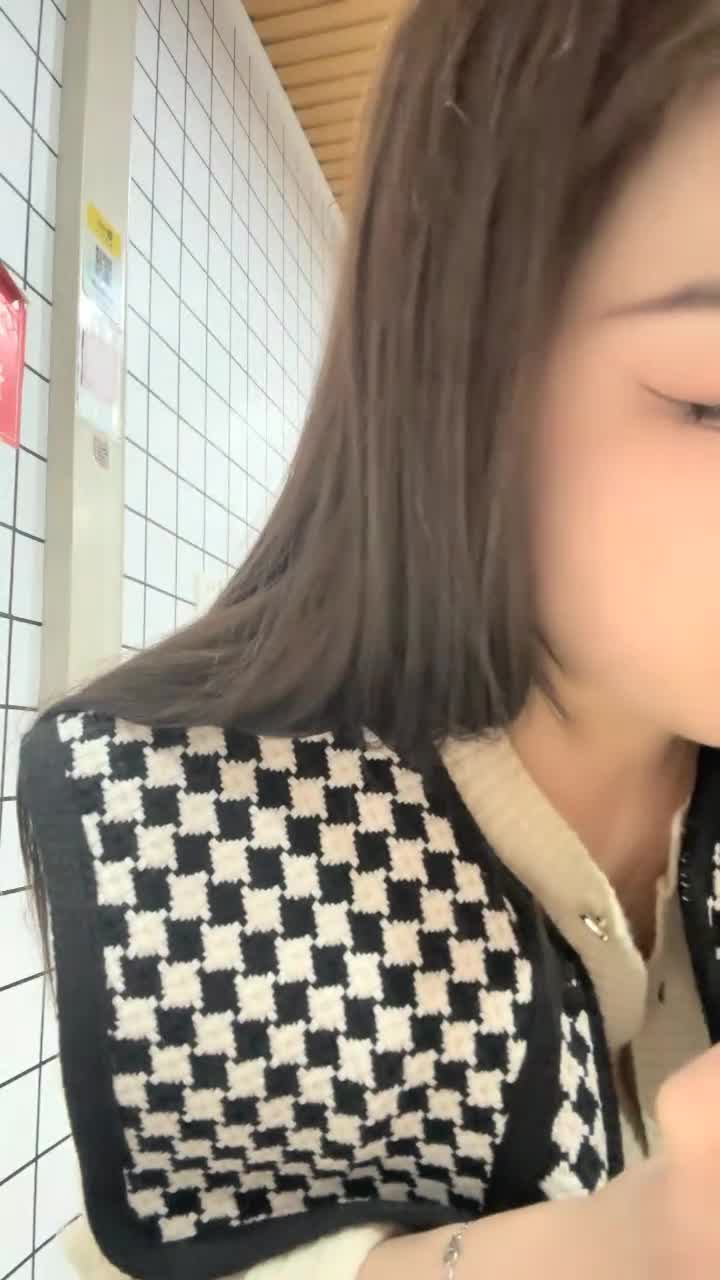 【财神爷的心尖宝贝】酒吧女神~全裸热舞~沐浴道具自慰 【61V】 (9)