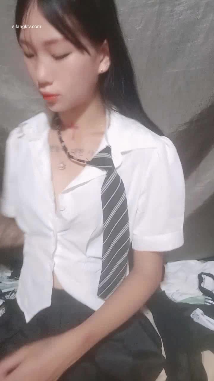 【职高小妹小心卖蜡笔】精神小妹扣穴自慰，疯狂喷水。大秀啪啪，无套内射【62V】 (19)