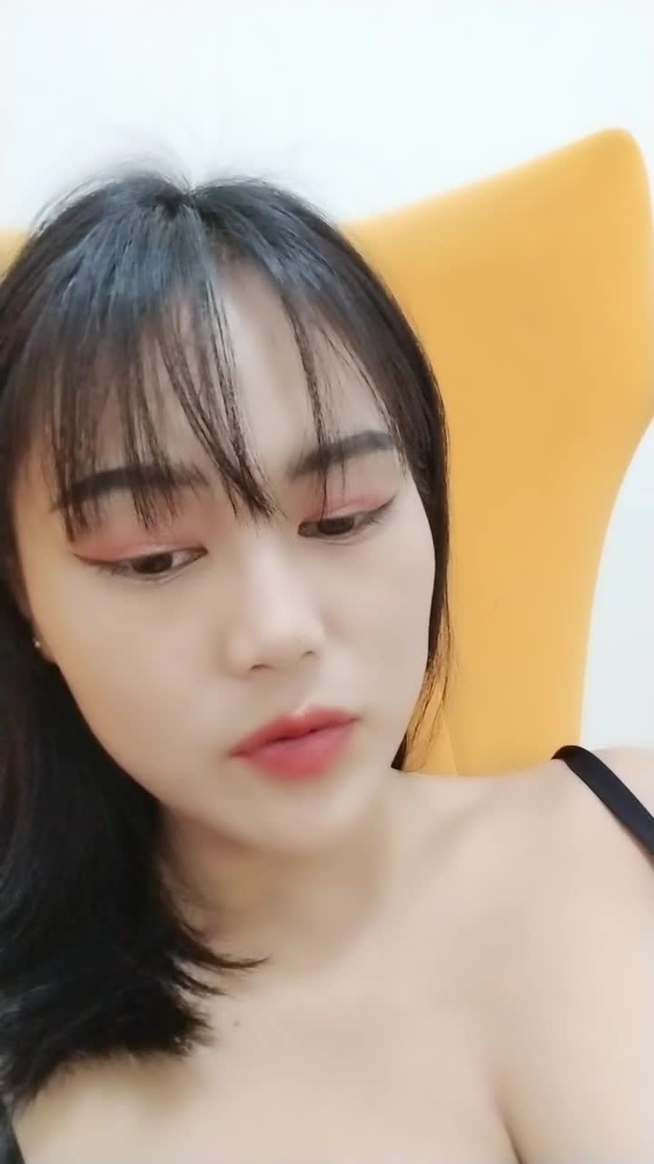 【甜雨妹妹】巨乳美穴~热舞扒B道具自慰~潮喷如瀑 更新至11月底【32v】 (5)