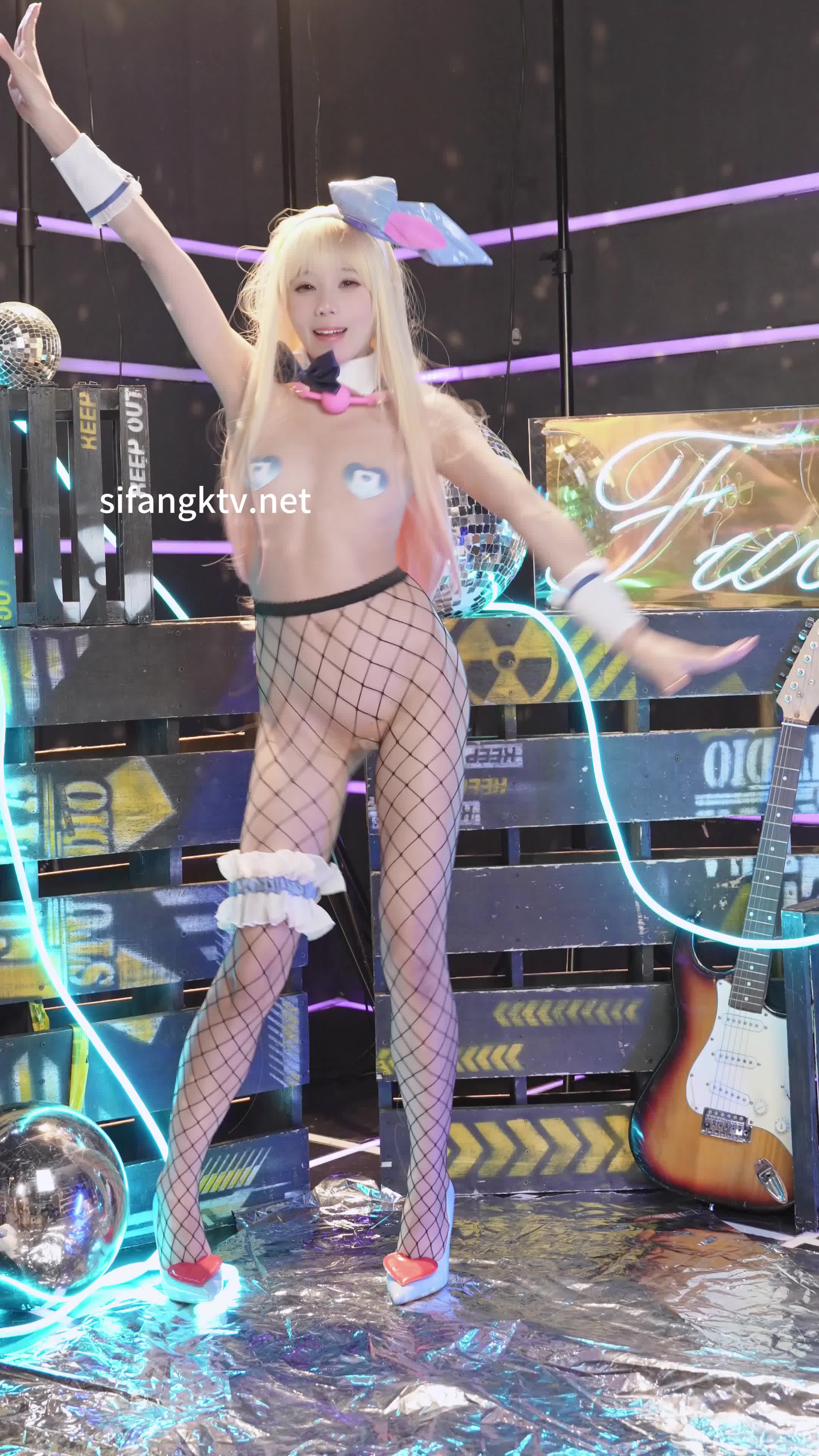 B站UP主黏黏团子兔咬一口兔娘~10月订阅全集全能COS裸舞【468P V】 (9)