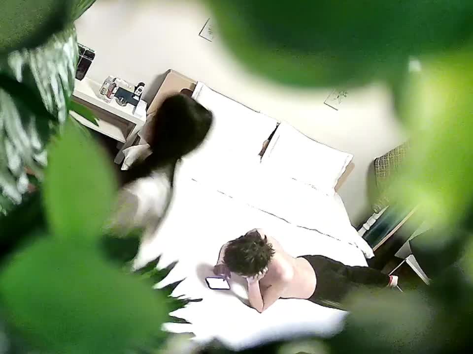 最新酒店偷拍 淫荡的女仆装小情侣自制小电影 气质高冷的学生妹和男友开房操表情销魂作品合集【10v】 (9)