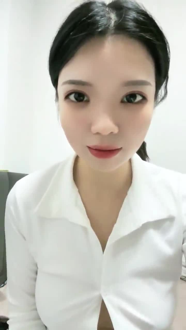 让阳痿男瞬间复活的女神【好爱吃鱼】美乳御姐~自慰狂喷水~聊骚【14V】 (11)