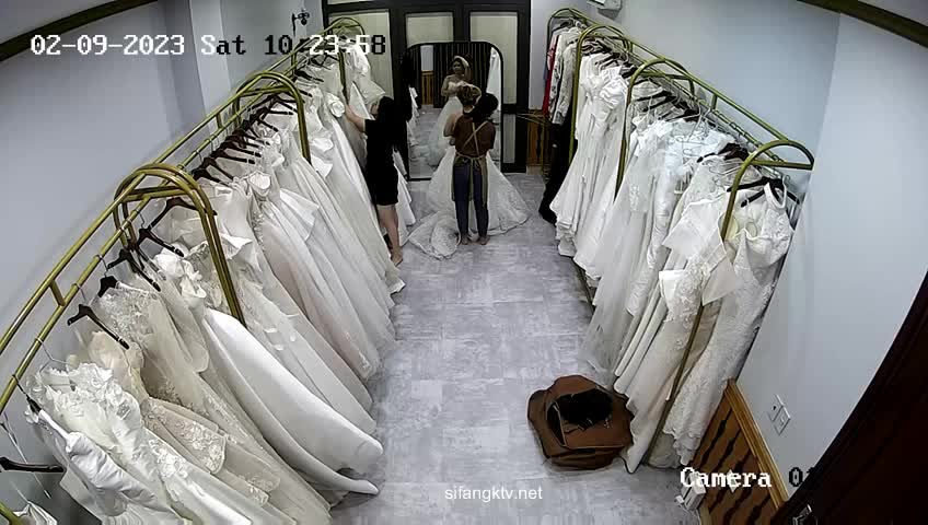 【破解摄像头】婚纱摄影店 偷拍多位新娘更衣试婚纱【38v】1 (17)