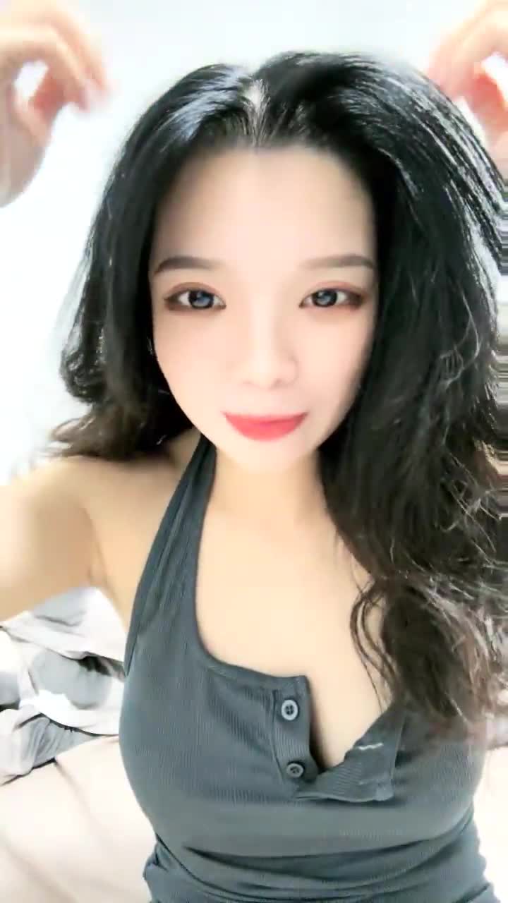 让阳痿男瞬间复活的女神【好爱吃鱼】美乳御姐~自慰狂喷水~聊骚【14V】 (12)