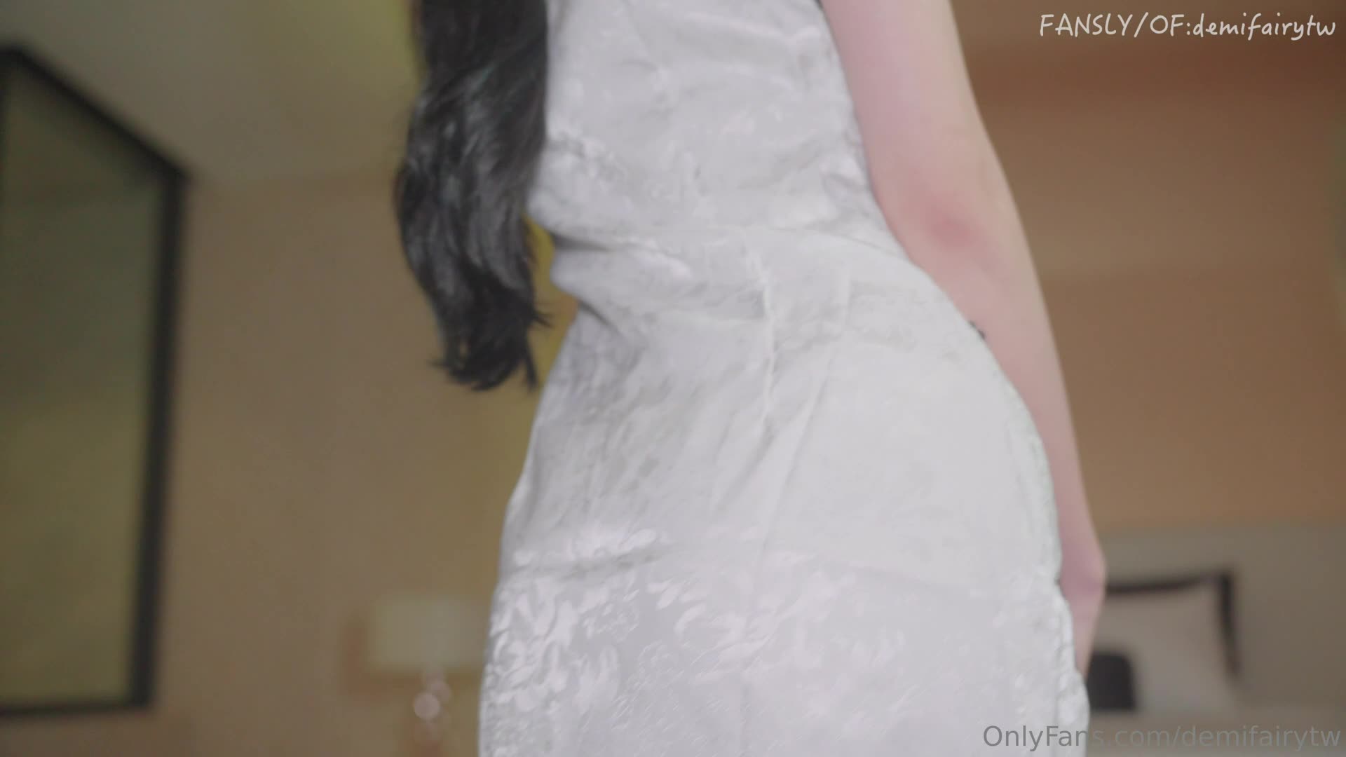 DTW04-穿着旗袍的秘书若隐若现露出奶子 诱惑上司开房间加班大战三小时