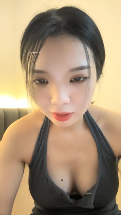 让阳痿男瞬间复活的女神【好爱吃鱼】美乳御姐~自慰狂喷水~聊骚【14V】 (9)