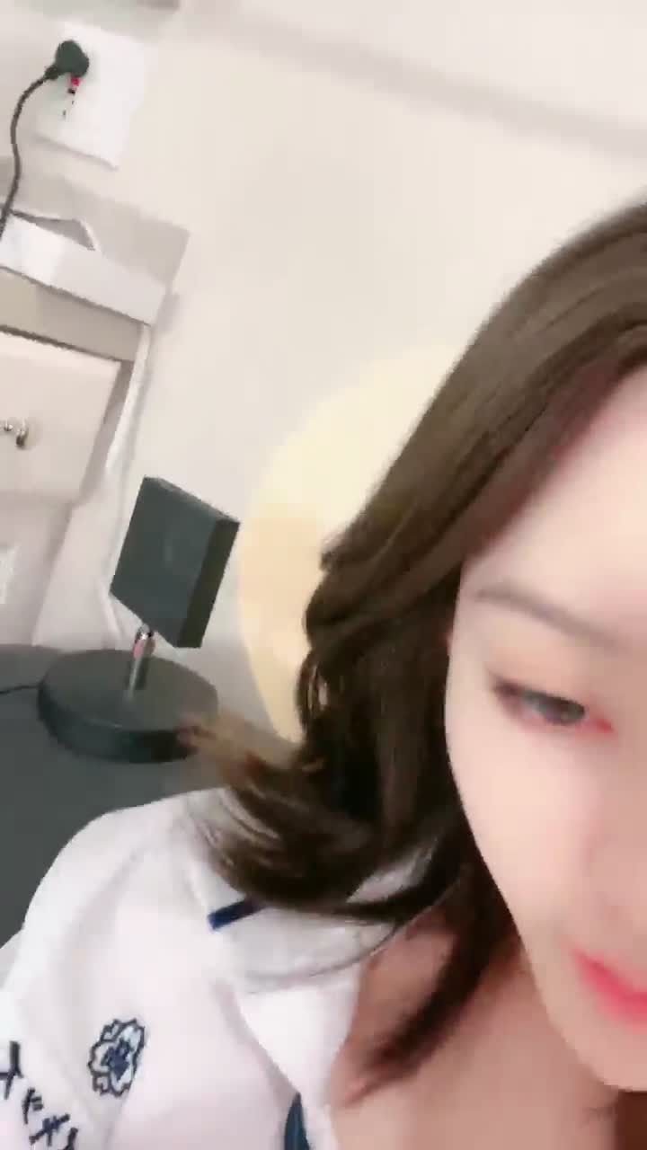 全网第一嫩穴女神回归【王动物马里布】温州网红女神~顶级身材~绝美粉逼~道具抽插 【78V】 (1)