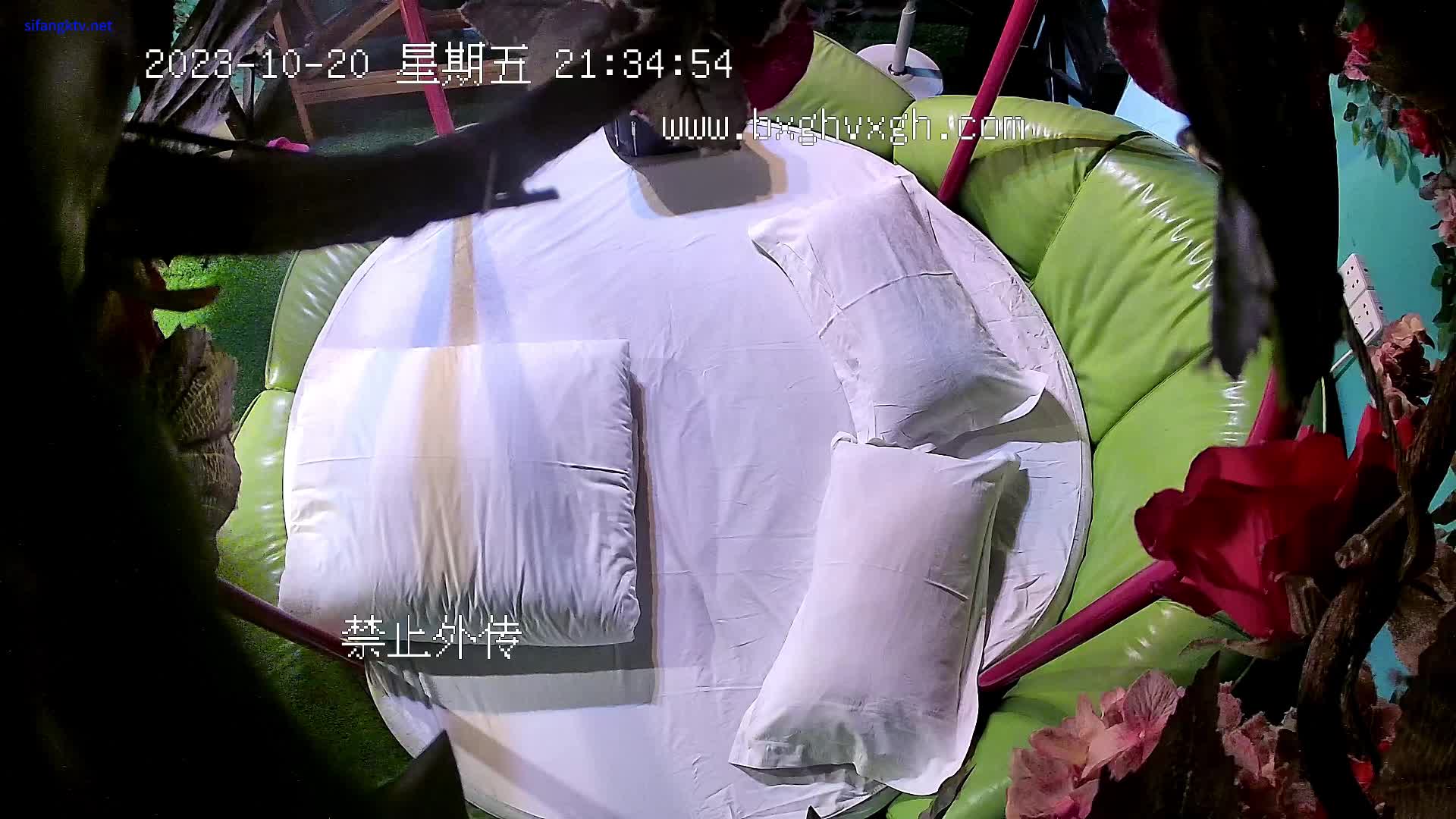 酒店偷拍~美女男友满足不了清早自慰自己满足自己~乖乖女被黄毛男友玩弄一晚一炮接一炮 【15V】 (5)