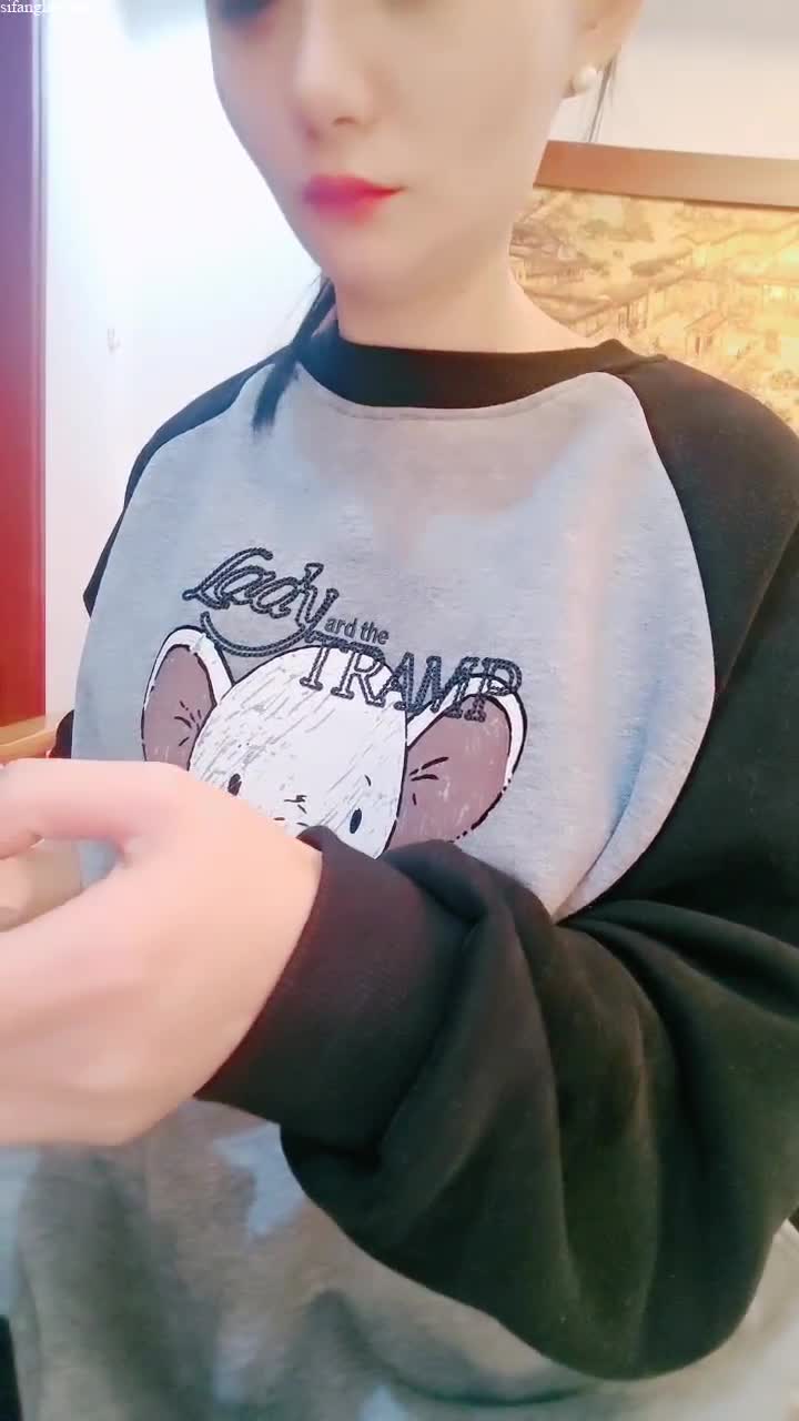 巨乳少妇【姜十七】道具狂插~各种丝袜【21V】 (20)