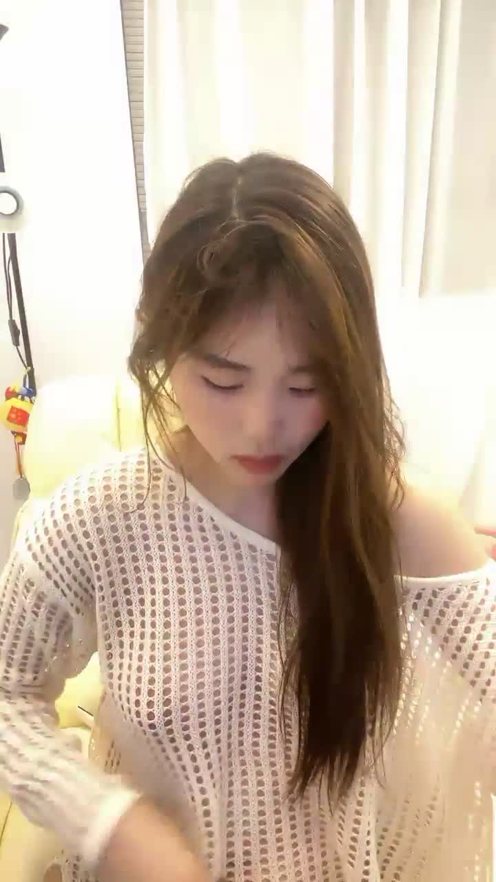 【半眠学姐】极品小美女~酸奶涂抹~道具抠逼自慰~一脸高潮【19V】 (18)