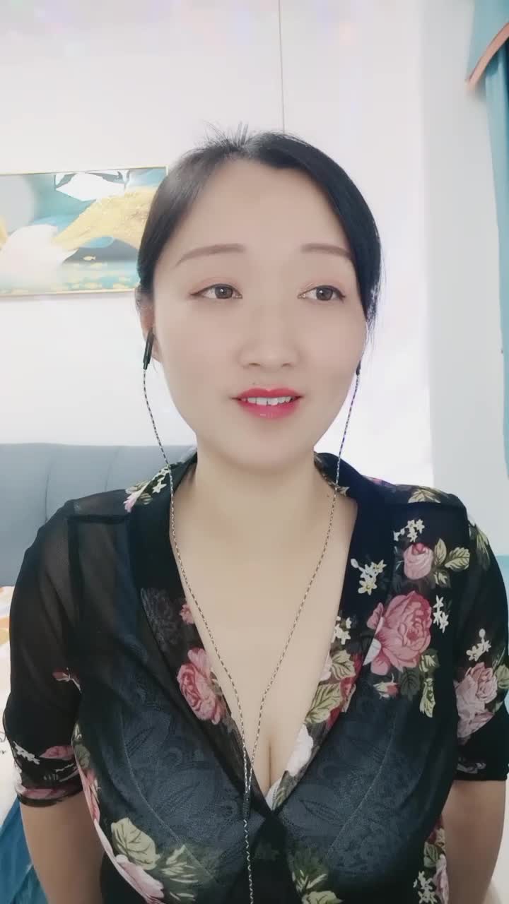 【允儿轻歌曼舞】性感熟妇格式服装诱惑裸舞【18V】 (13)