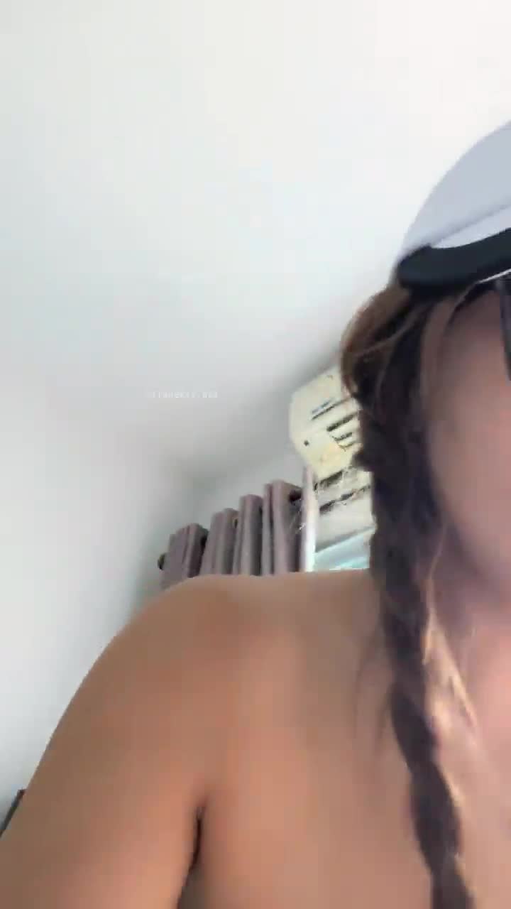 【翘臀桃桃】部分密码房 健身房跳蛋喷水~勾搭老外3P~道具自慰喷【30v】1 (3)