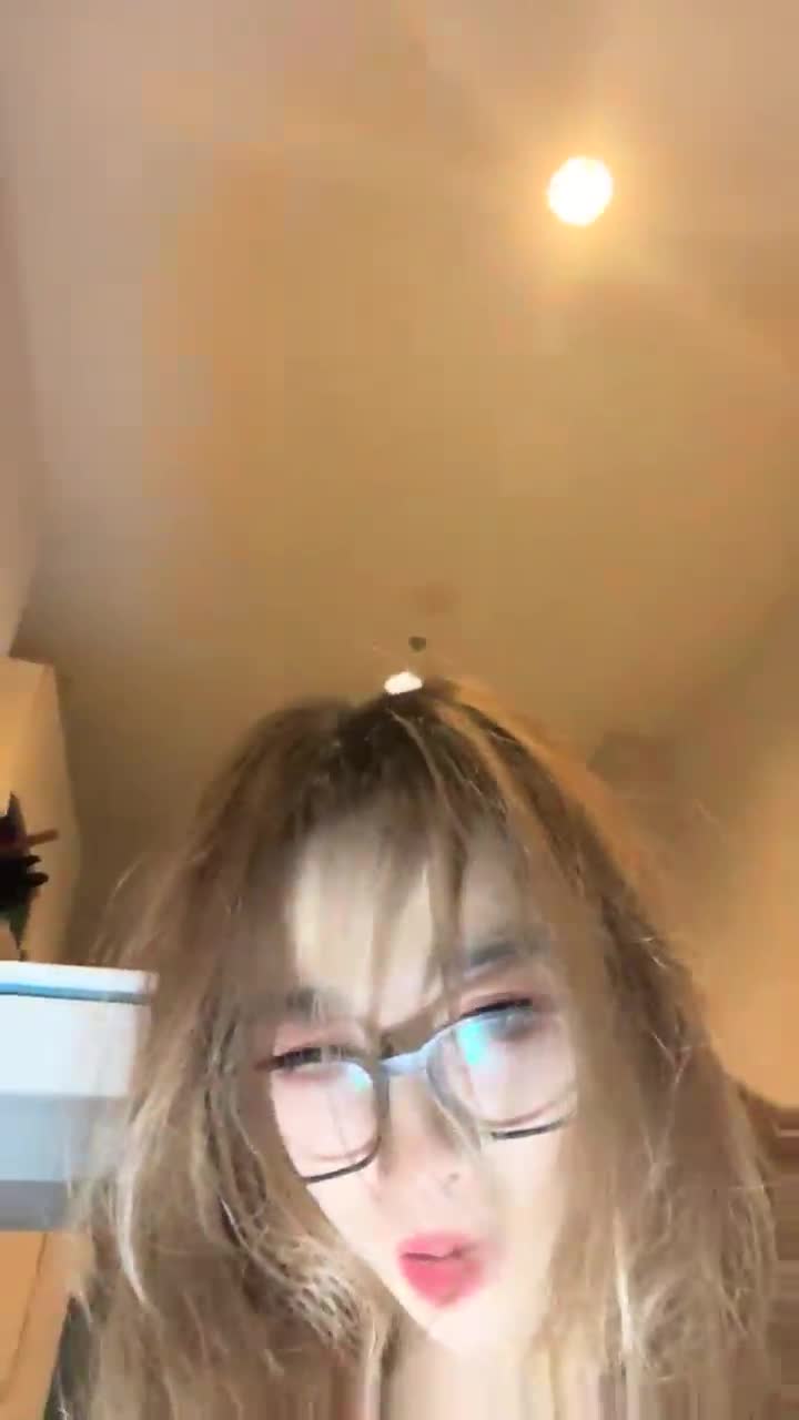 【翘臀桃桃】部分密码房 健身房跳蛋喷水~勾搭老外3P~道具自慰喷【30v】1 (27)