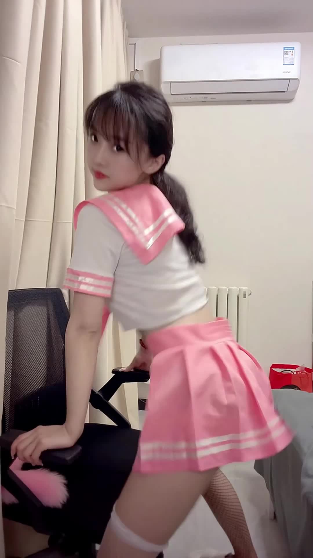 小苏苏拖拉机神摇身材欣赏