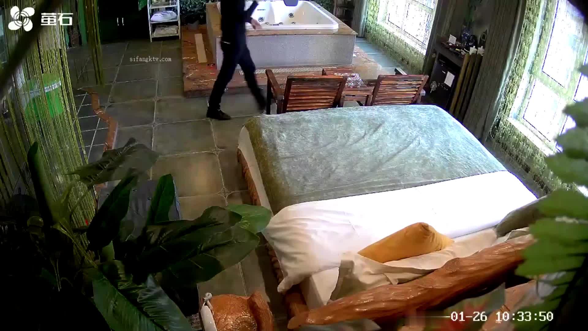 d41cx1kihptl1x2t3_《监控破解》小情侣情趣酒店开房啪啪啪玩69