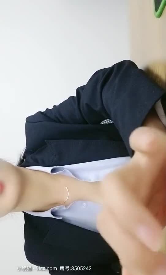 豪乳白领 上班摸鱼【杭州大表姐】办公室道具塞逼~工作中同事出去 胸罩扣解开露出【70V】 (6)