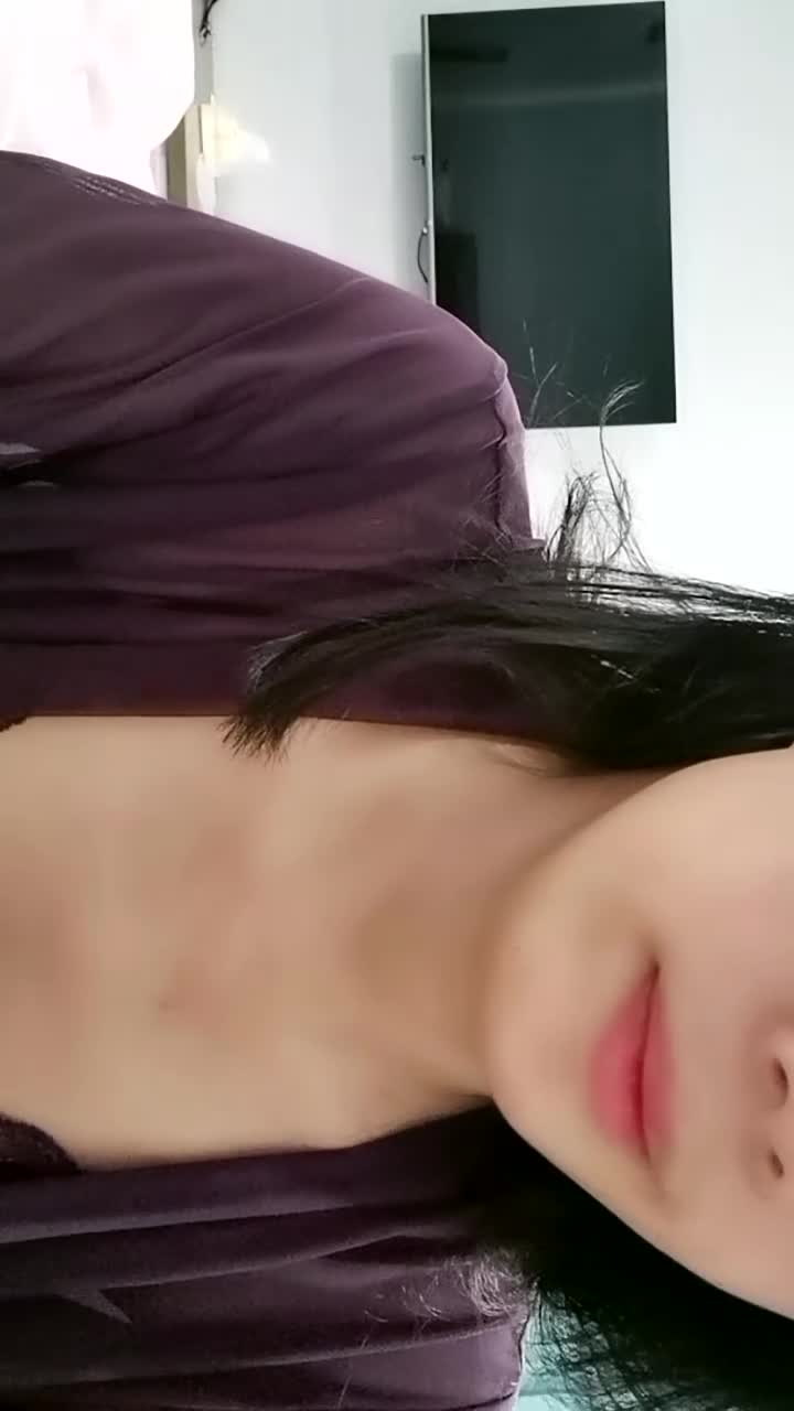 豪乳白领 上班摸鱼【杭州大表姐】办公室道具塞逼~工作中同事出去 胸罩扣解开露出【70V】 (26)