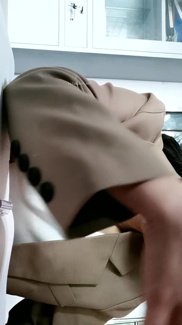 豪乳白领 上班摸鱼【杭州大表姐】办公室道具塞逼~工作中同事出去 胸罩扣解开露出【70V】 (51)