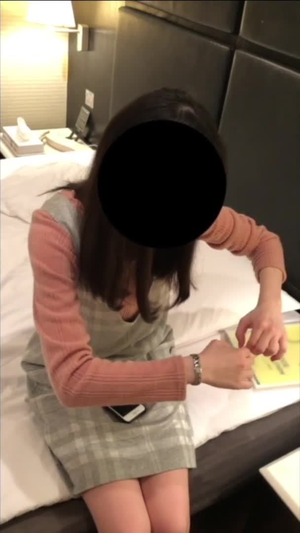 饮精26连拍！ “难得把精子出来，真可惜”　每次都一滴不剩地把精子吞下去的我的可爱女学生。 (64325f48036f6)