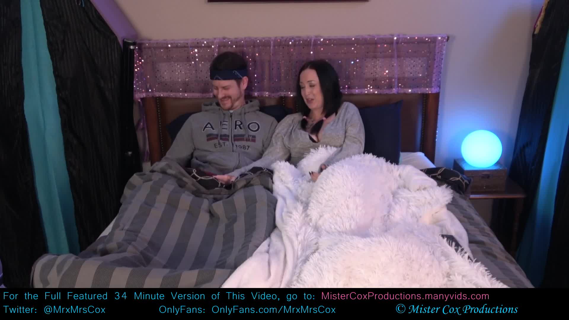 继兄弟在她的床上看电影时操他的继妹 - 考克斯先生 (ph62963f1e7dcfd)