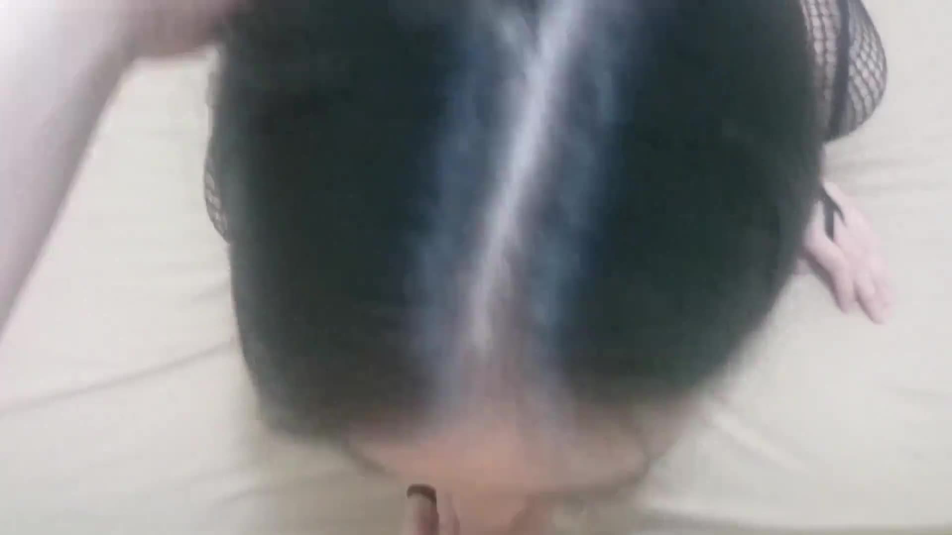 2048.cc-漂亮熟女人妻吃鸡啪啪 被大鸡吧无套爆菊花 表情很舒坦享受 内射