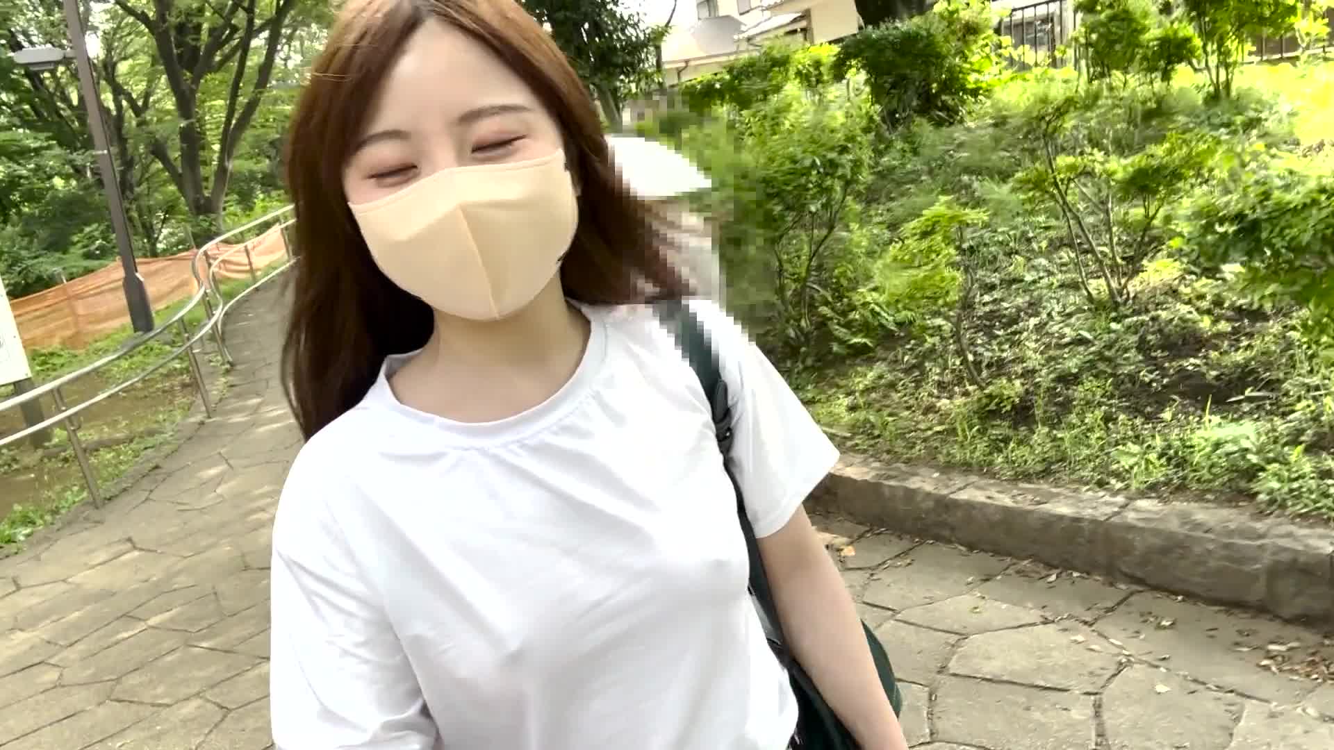 ノーブラ散歩❤️第３弾 お昼の公園でおっぱい出してみた❤️ (64ab54d8de006)