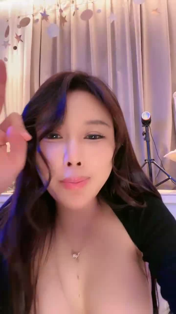  G奶魔鬼身材！【米亚】绝世尤物~热舞自慰喷到腿抖【 20v】 (21)