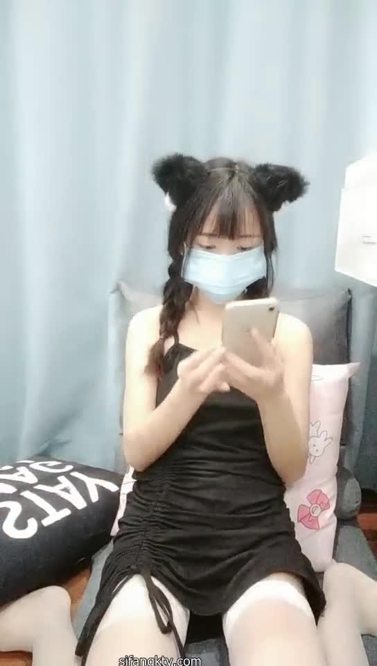 JK萝莉学妹 【电气喵】大黑牛狂震  揉奶自慰【25v】 (17)