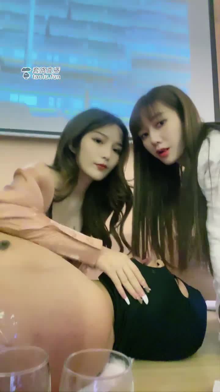 双女调教公狗[精]