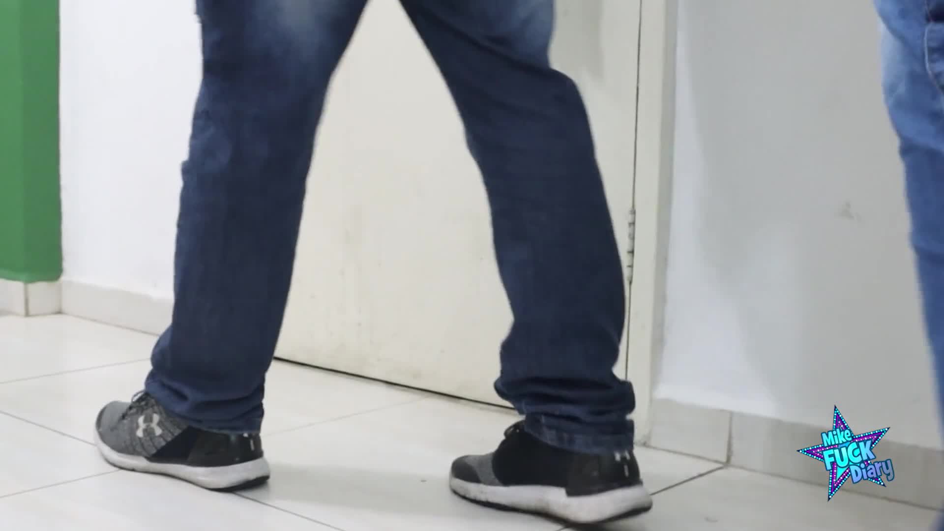 0022 - I take a friend to fuck my girlfriend in my own house! Cuckold lifestyle! (648762829f6e8)